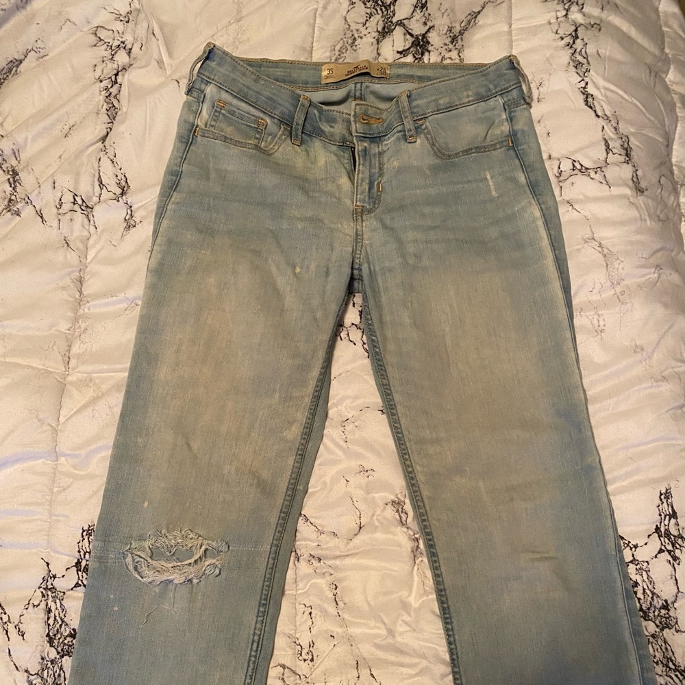 Women’s Light-Washed Jeans